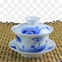 武夷茶大红泡咖啡杯茶壶蓝白色覆盖在竹席上的茶杯