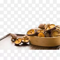 香菇-托盘上的干蘑菇