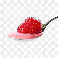 勺子里的草莓和酸奶实物