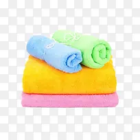 绿蓝色卷着的毛巾和黄紫色毛巾层
