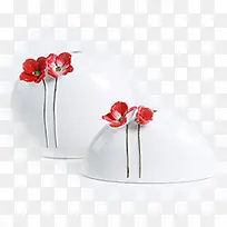 红色花朵白色瓷器