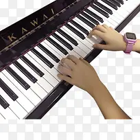 学生弹钢琴的手免抠png