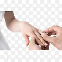 戴戒指的手结婚庆典
