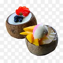 两个水果丰富的椰子冻