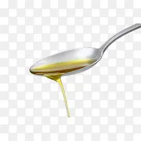 勺子上的橄榄油