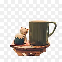 咖啡杯和猫咪摆设