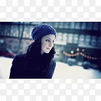 冬季毛线帽街道少女写真海报背景