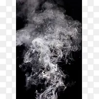 黑色背景下的烟