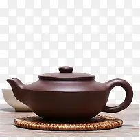 桌子上的杯垫和茶壶