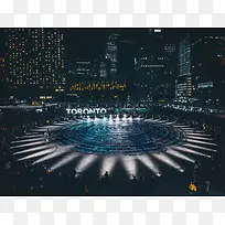 夜晚城市里的灯光大楼