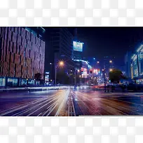 夜晚下的公路大楼