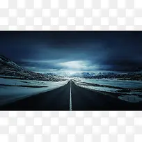 夜晚雪地蓝色光线马路