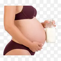 喝牛奶的孕妇