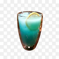 玻璃杯装蓝色蓝柑味气泡水