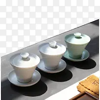 桌子上的陶瓷茶具盖碗