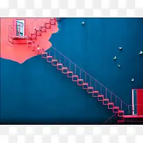 纯色背景红色楼梯高清图片