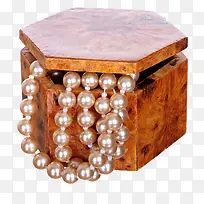 木箱中的珠宝