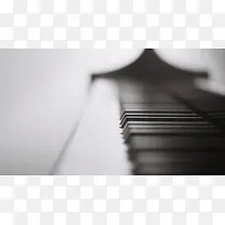 黑白钢琴键模糊背景