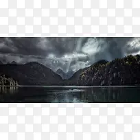 高山湖面背景